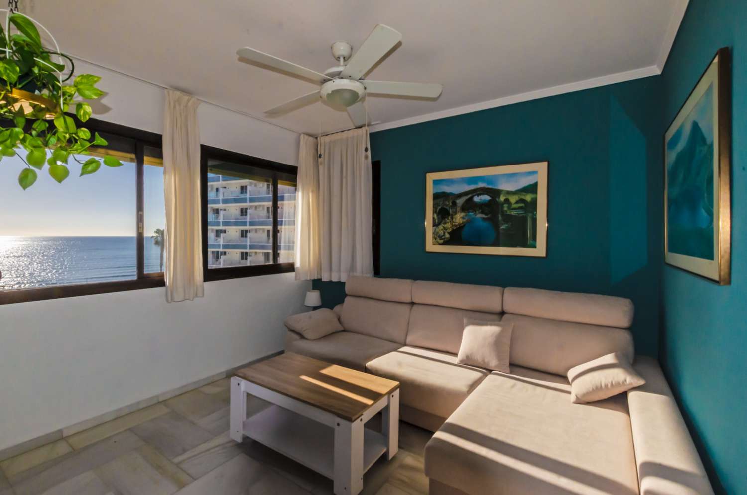 Bel appartement avec un emplacement fantastique à Torremolinos-La Carihuela, à quelques pas de la plage, du Paseo Marítimo et de Puerto Marina.