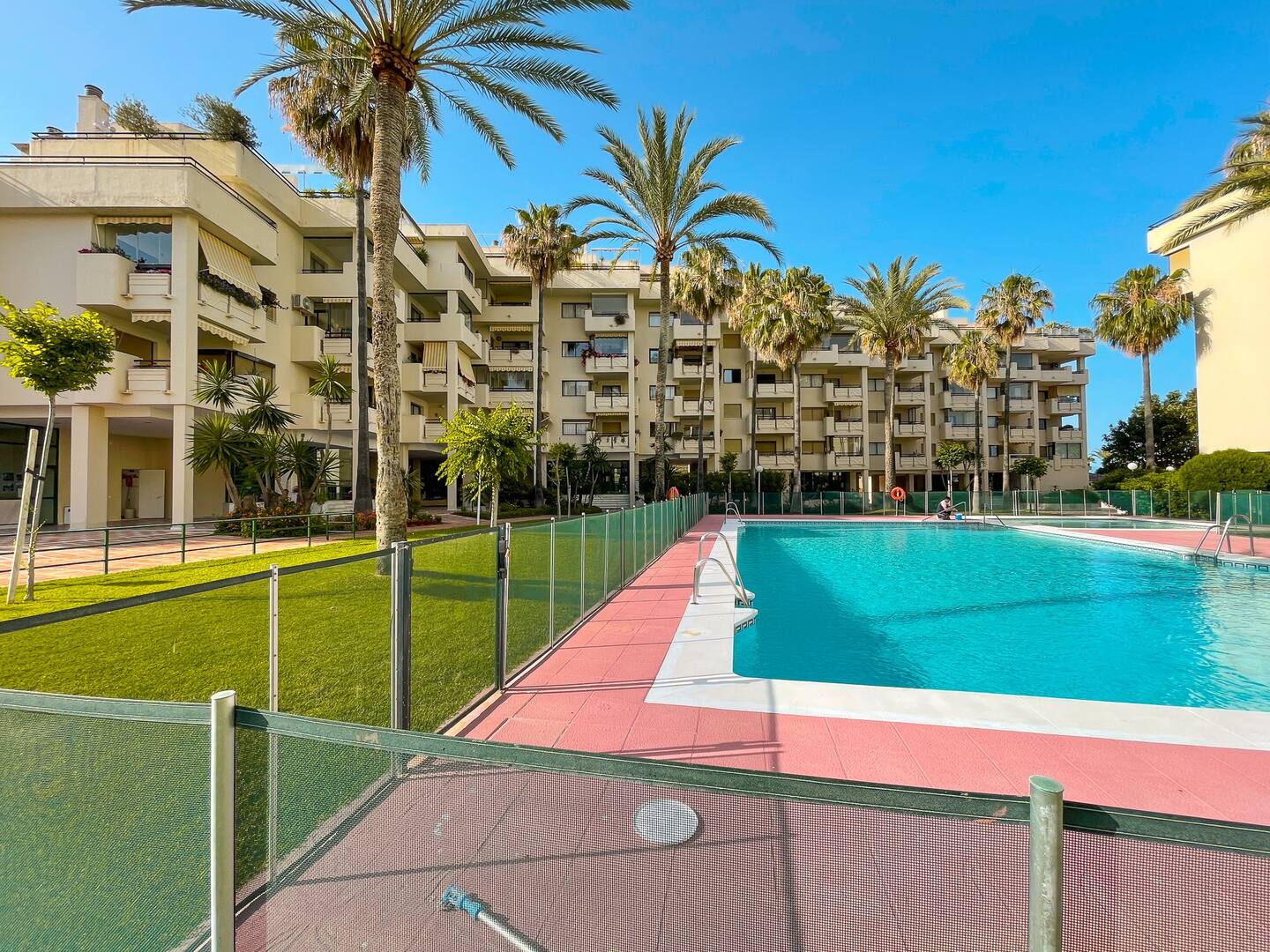 Bel appartement avec un emplacement fantastique à Torremolinos-La Carihuela, à quelques pas de la plage, du Paseo Marítimo et de Puerto Marina.