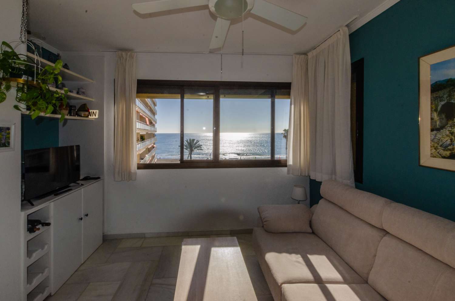 Bel appartement avec un emplacement fantastique à Torremolinos-La Carihuela, à quelques pas de la plage, du Paseo Marítimo et de Puerto Marina.