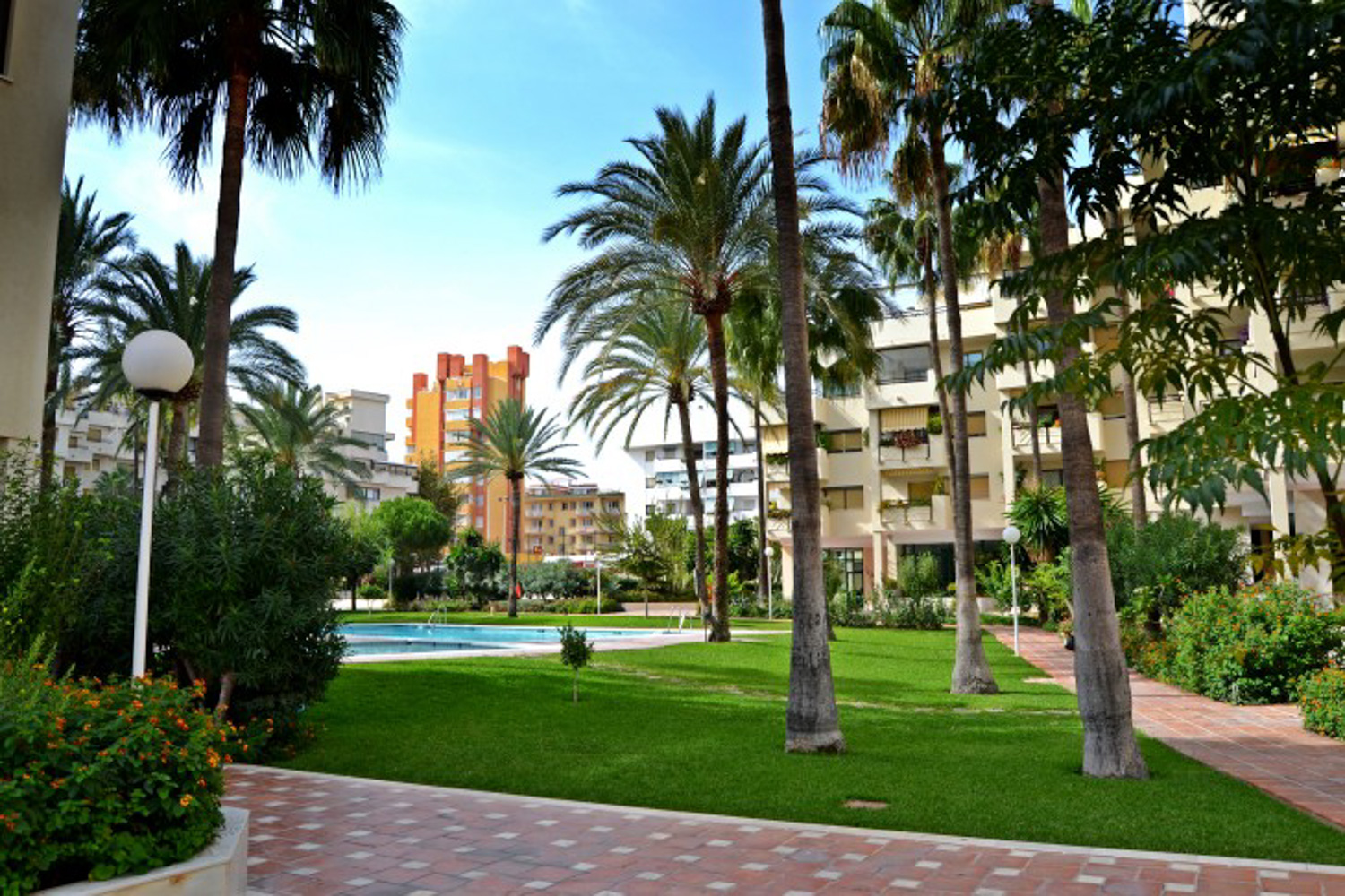 Bel appartement avec un emplacement fantastique à Torremolinos-La Carihuela, à quelques pas de la plage, du Paseo Marítimo et de Puerto Marina.