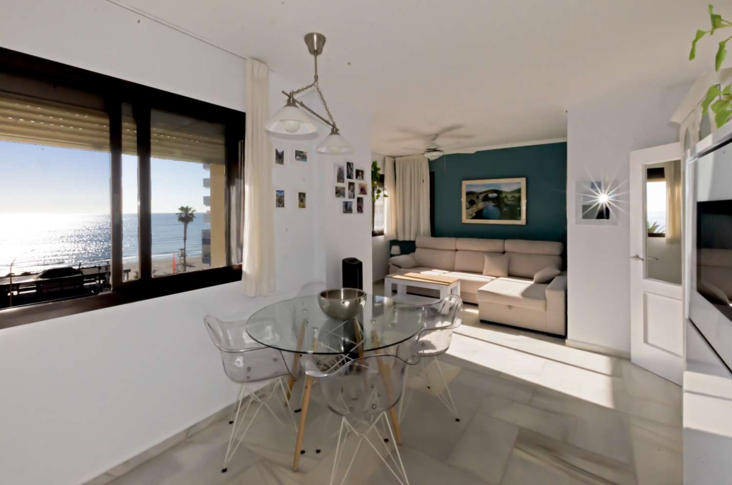 Bel appartement avec un emplacement fantastique à Torremolinos-La Carihuela, à quelques pas de la plage, du Paseo Marítimo et de Puerto Marina.