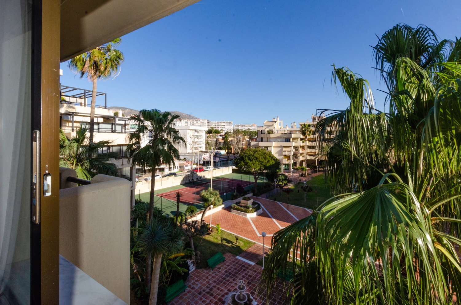 Bel appartement avec un emplacement fantastique à Torremolinos-La Carihuela, à quelques pas de la plage, du Paseo Marítimo et de Puerto Marina.