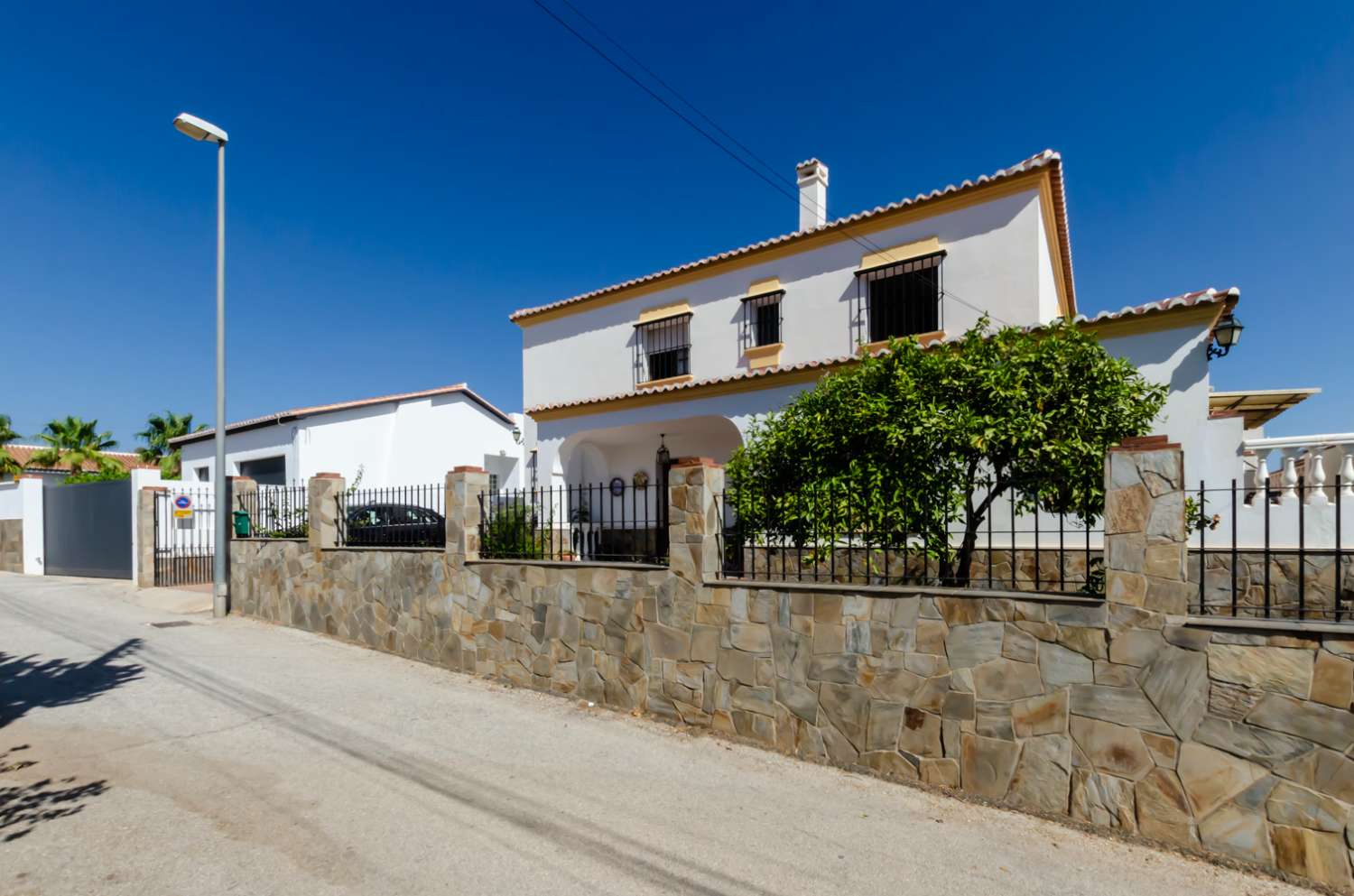 Casa o chalet independiente en venta en Puerto de la Torre- Malaga.