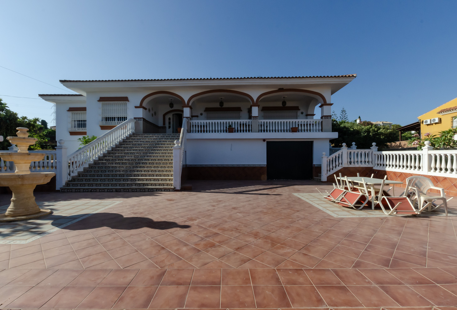 Villa independiente en venta   en  Pinos de Alhaurín-Málaga.