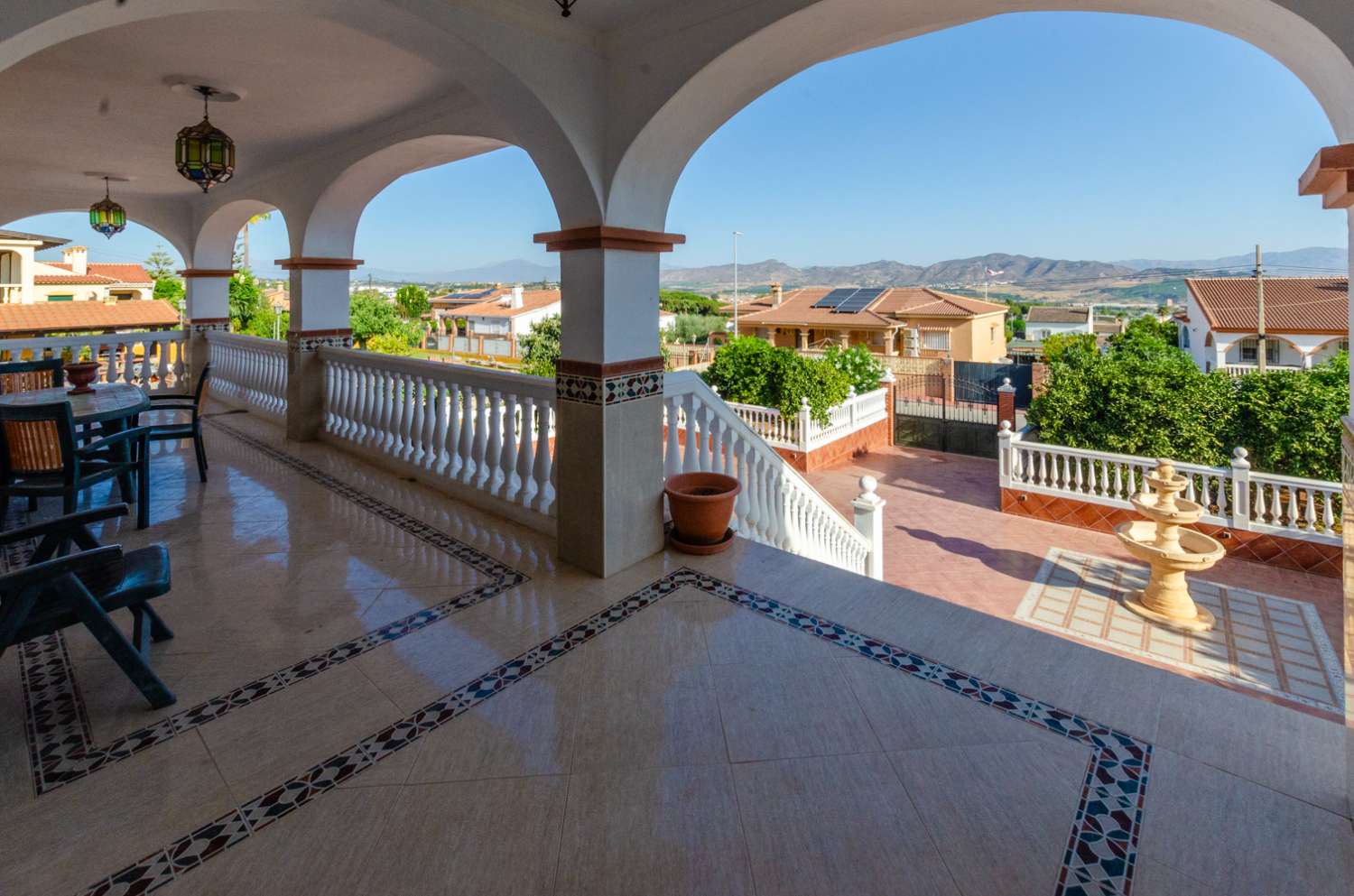 Villa independiente en venta   en  Pinos de Alhaurín-Málaga.