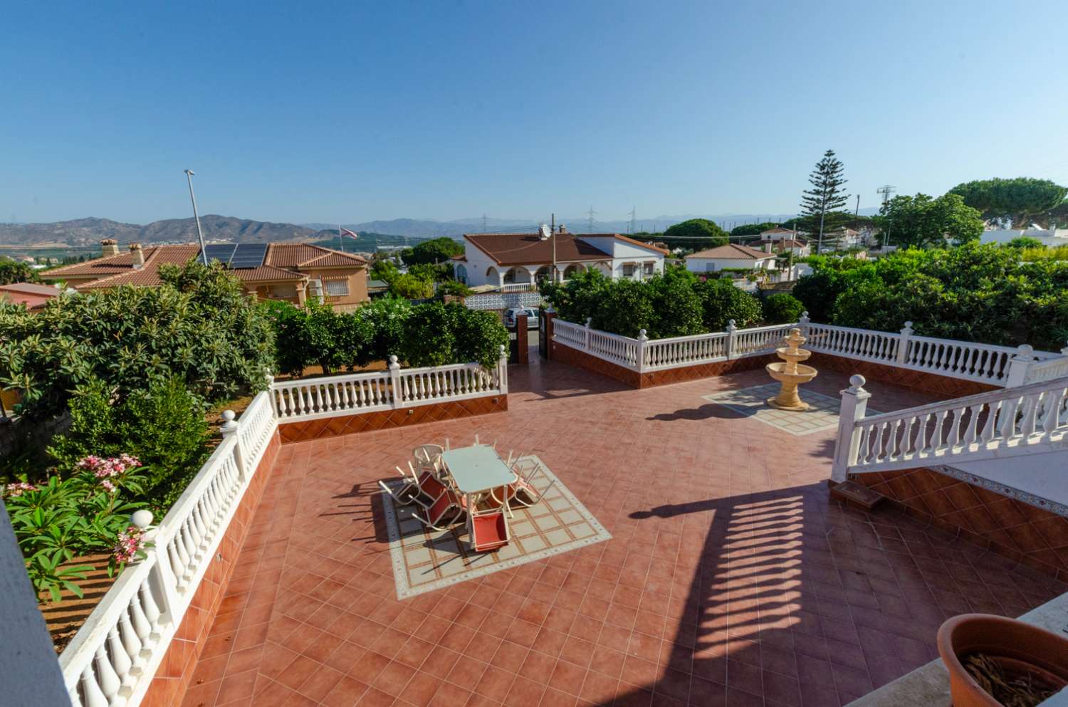 Villa independiente en venta   en  Pinos de Alhaurín-Málaga.