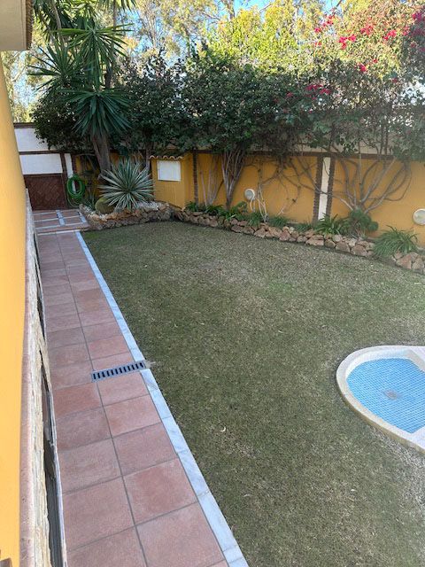 Villa independiente en venta en Guadalmar-Málaga