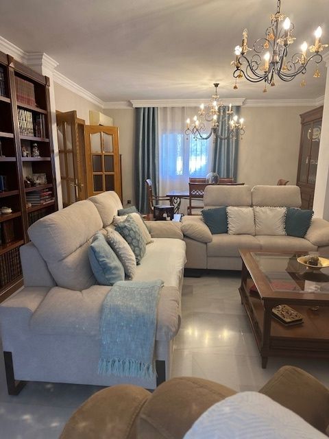 Vrijstaande villa te koop in Guadalmar-Malaga