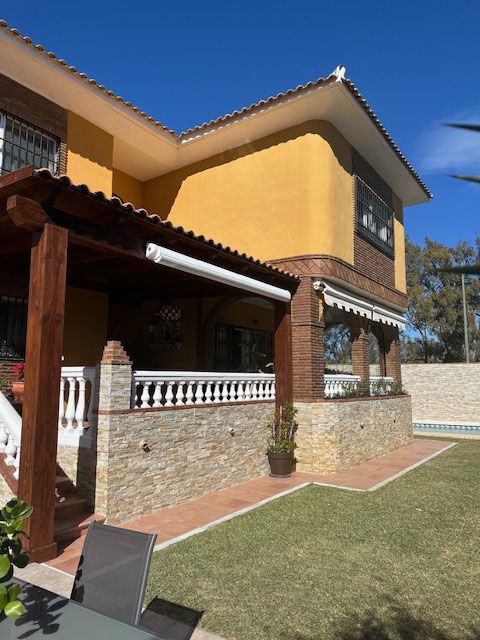 Villa independiente en venta en Guadalmar-Málaga