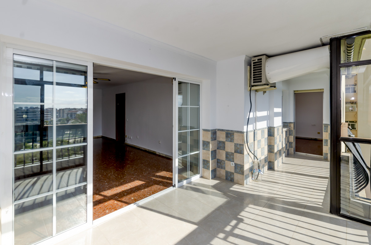 Spacious 4-bedroom apartment for sale in Santa Cristina-Málaga