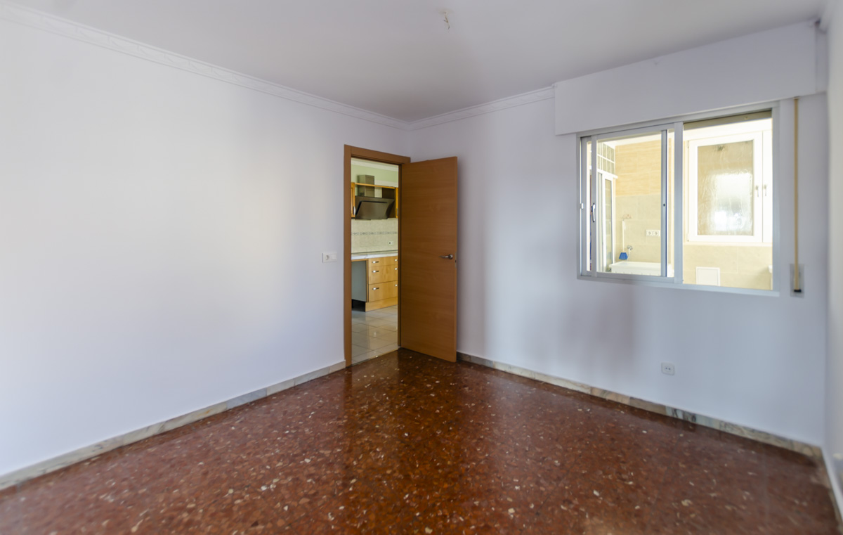 Spacious 4-bedroom apartment for sale in Santa Cristina-Málaga