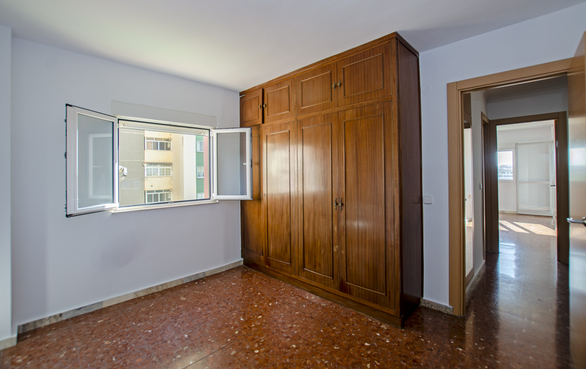 Spacious 4-bedroom apartment for sale in Santa Cristina-Málaga