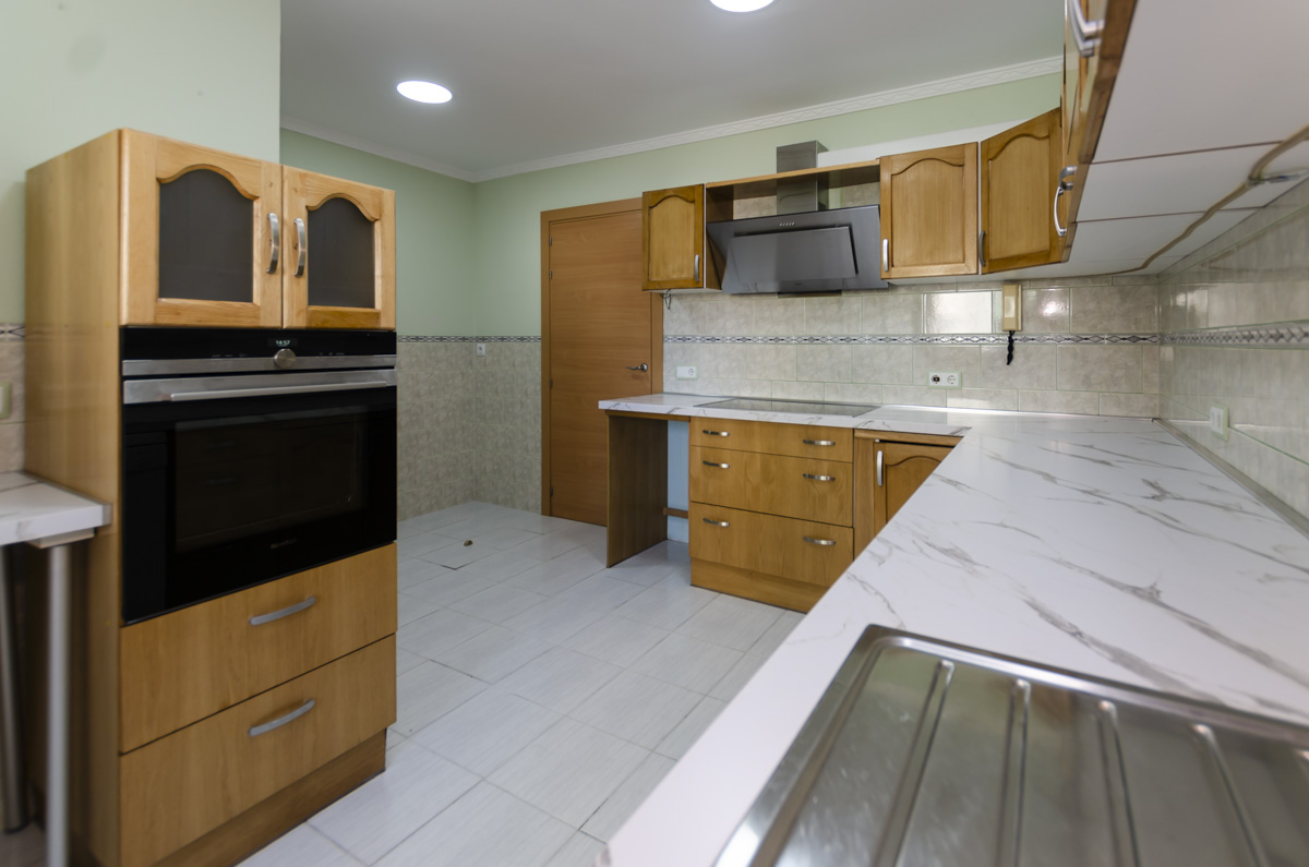 Spacious 4-bedroom apartment for sale in Santa Cristina-Málaga