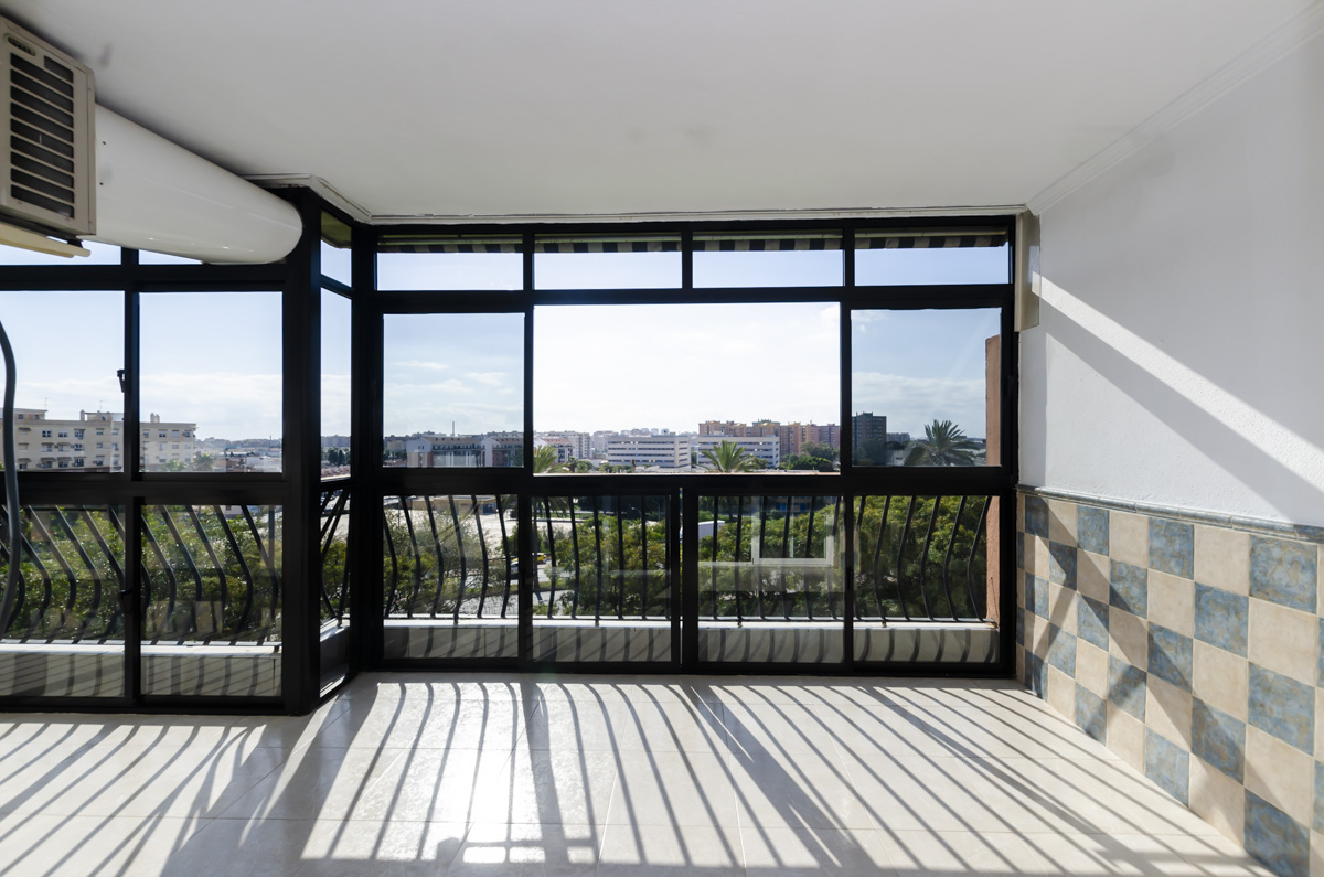 Spacious 4-bedroom apartment for sale in Santa Cristina-Málaga