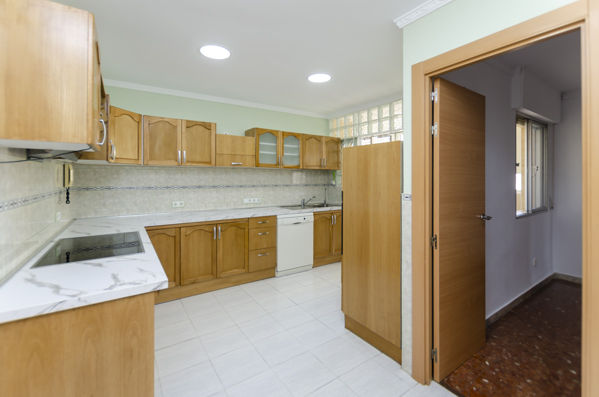 Spacious 4-bedroom apartment for sale in Santa Cristina-Málaga