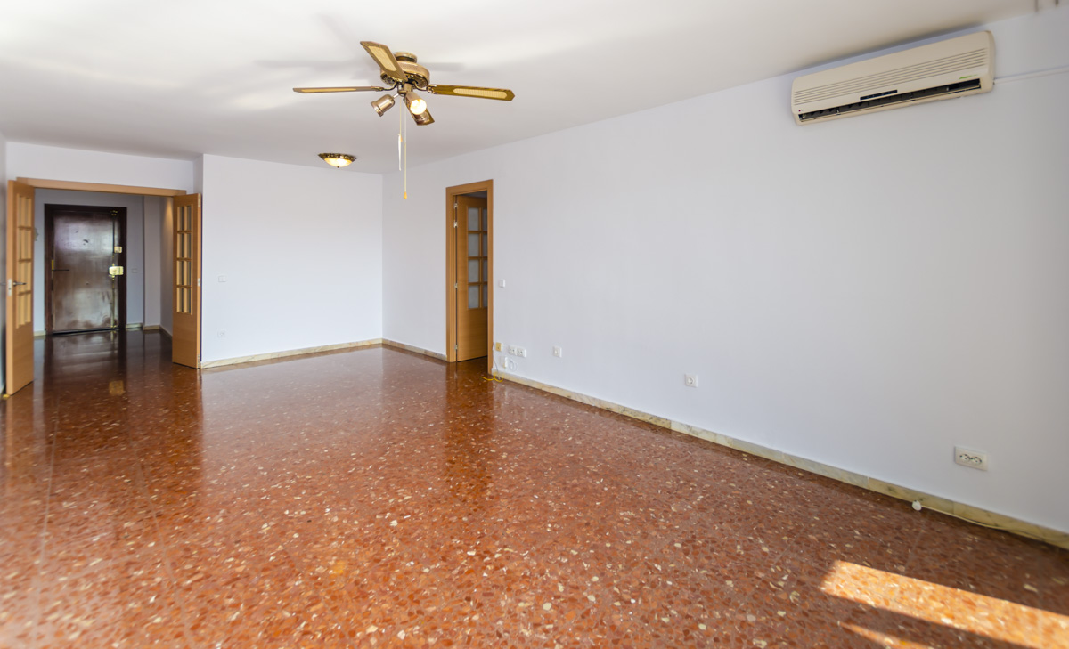 Spacious 4-bedroom apartment for sale in Santa Cristina-Málaga